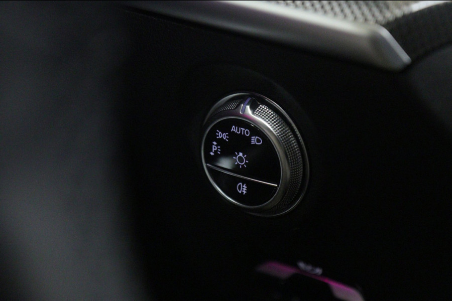 Mercedes-Benz C-Klasse 300 E AMG Line PANO/CARPLAY/SFEERV/CAMERA/BOMVOL