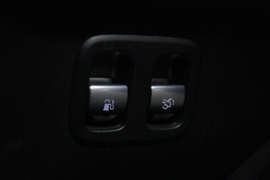 Mercedes-Benz C-Klasse 300 E AMG Line PANO/CARPLAY/SFEERV/CAMERA/BOMVOL