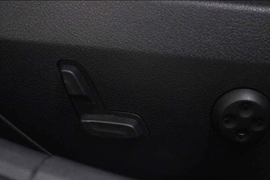 Mercedes-Benz C-Klasse 300 E AMG Line PANO/CARPLAY/SFEERV/CAMERA/BOMVOL