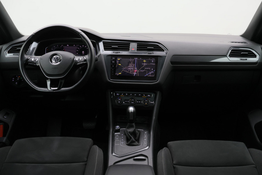 Volkswagen Tiguan Allspace 1.5 TSI Highline Business R 7p. Panoramadak, Keyless, ACC, Trekhaak, Apple Carplay, Camera, 20"