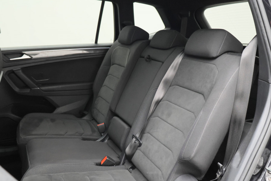 Volkswagen Tiguan Allspace 1.5 TSI Highline Business R 7p. Panoramadak, Keyless, ACC, Trekhaak, Apple Carplay, Camera, 20"