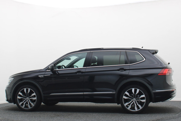 Volkswagen Tiguan Allspace 1.5 TSI Highline Business R 7p. Panoramadak, Keyless, ACC, Trekhaak, Apple Carplay, Camera, 20"