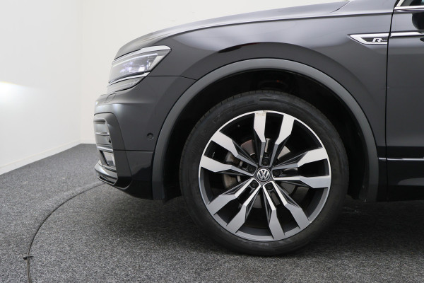 Volkswagen Tiguan Allspace 1.5 TSI Highline Business R 7p. Panoramadak, Keyless, ACC, Trekhaak, Apple Carplay, Camera, 20"