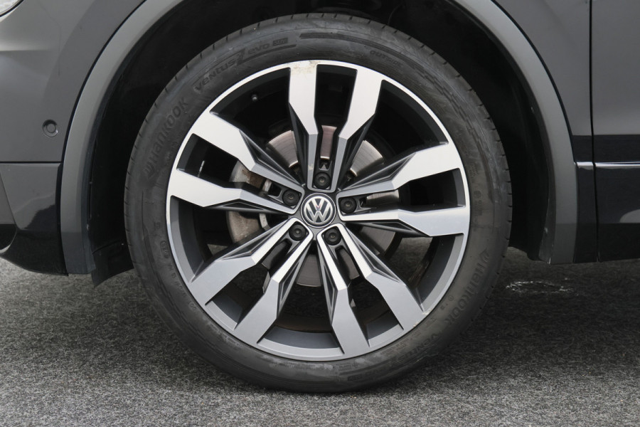 Volkswagen Tiguan Allspace 1.5 TSI Highline Business R 7p. Panoramadak, Keyless, ACC, Trekhaak, Apple Carplay, Camera, 20"