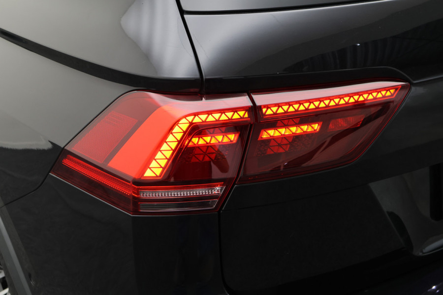 Volkswagen Tiguan Allspace 1.5 TSI Highline Business R 7p. Panoramadak, Keyless, ACC, Trekhaak, Apple Carplay, Camera, 20"