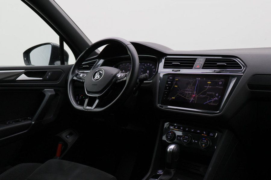 Volkswagen Tiguan Allspace 1.5 TSI Highline Business R 7p. Panoramadak, Keyless, ACC, Trekhaak, Apple Carplay, Camera, 20"