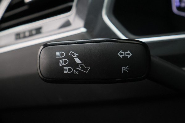 Volkswagen Tiguan Allspace 1.5 TSI Highline Business R 7p. Panoramadak, Keyless, ACC, Trekhaak, Apple Carplay, Camera, 20"