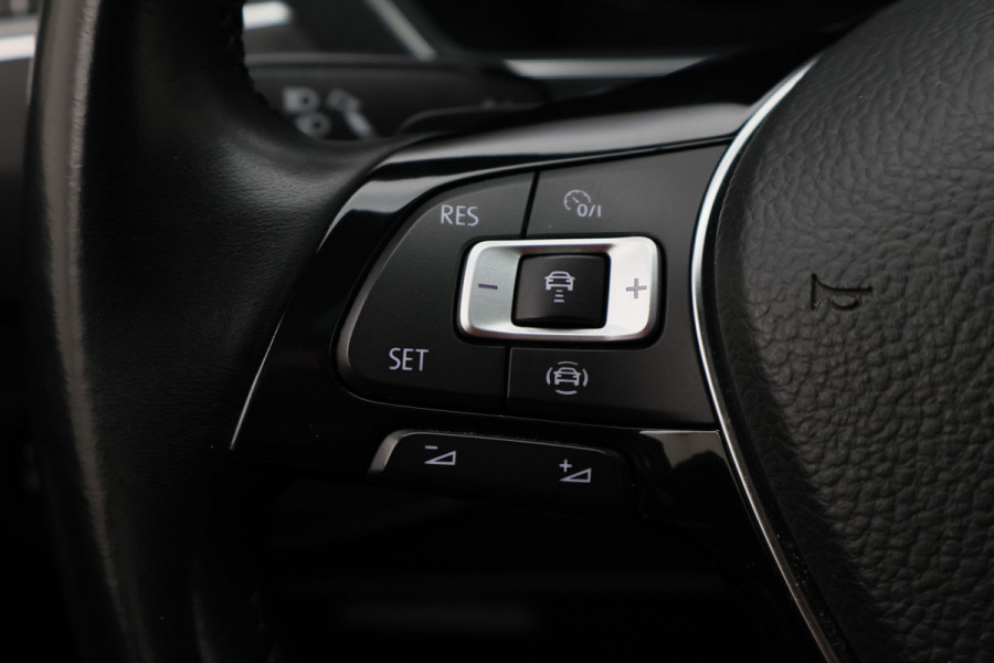 Volkswagen Tiguan Allspace 1.5 TSI Highline Business R 7p. Panoramadak, Keyless, ACC, Trekhaak, Apple Carplay, Camera, 20"