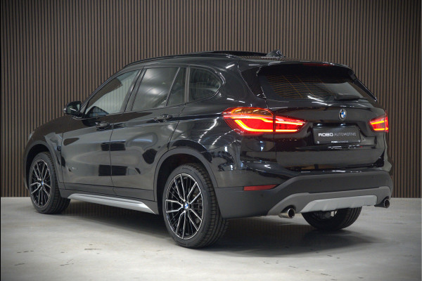 BMW X1 xDrive20i High Executive | Panoramadak | Head-Up Display | Stoelverwarming | HIFI | Camera | Leer | Trekhaak | Cruise Control | LED | Navigatie | NAP | Dealer Onderhouden | Automaat | Parkeersensoren | Climate Contro