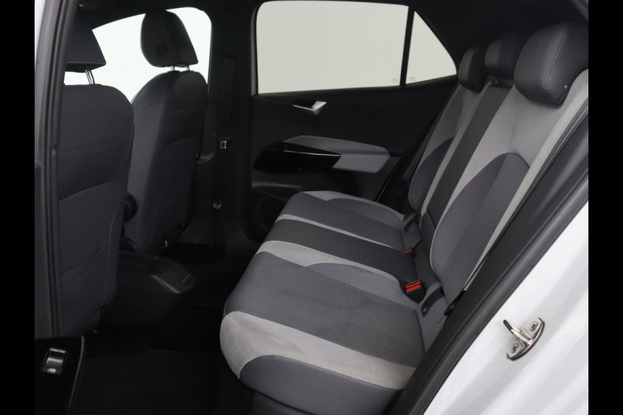 Volkswagen ID.3 First Plus 58 kWh | SOH 91,4% | Camera | LED | Stoelverwarming | LM-Velgen |