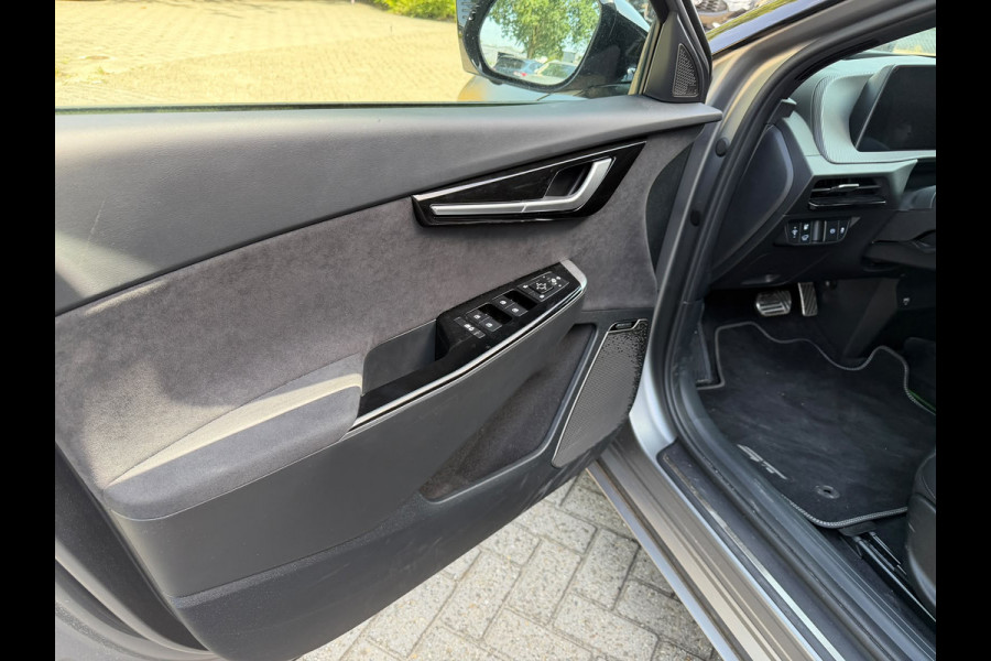 Kia Ev6 GT Performance 585 PK AWD 77.4 kWh Panoramadak Moonscape matte kleur 21" LMV HUD 360° Camera Meridian Leder/Alcantara  Adaptief Cruise