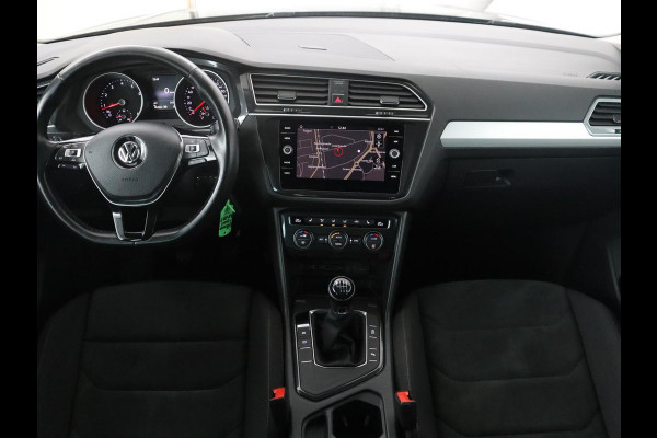 Volkswagen Tiguan 1.4 TSI Comfortline Business | Panoramadak | Adaptive cruise | Park assist | Navigatie | Carplay | Climate control | Stoelverwarming | Stoelmasage |