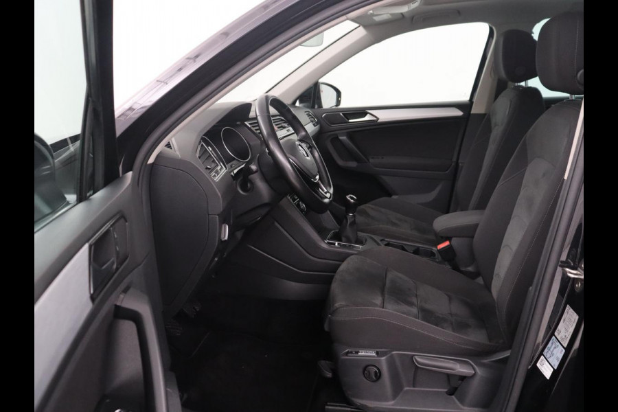 Volkswagen Tiguan 1.4 TSI Comfortline Business | Panoramadak | Adaptive cruise | Park assist | Navigatie | Carplay | Climate control | Stoelverwarming | Stoelmasage |