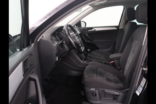 Volkswagen Tiguan 1.4 TSI Comfortline Business | Panoramadak | Adaptive cruise | Park assist | Navigatie | Carplay | Climate control | Stoelverwarming | Stoelmasage |