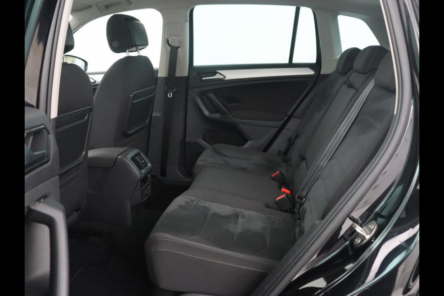 Volkswagen Tiguan 1.4 TSI Comfortline Business | Panoramadak | Adaptive cruise | Park assist | Navigatie | Carplay | Climate control | Stoelverwarming | Stoelmasage |
