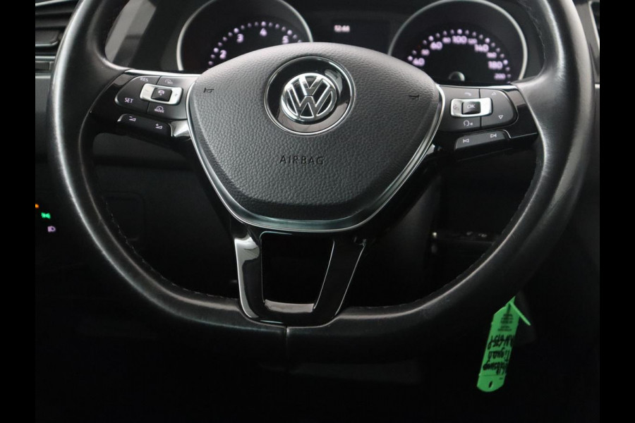 Volkswagen Tiguan 1.4 TSI Comfortline Business | Panoramadak | Adaptive cruise | Park assist | Navigatie | Carplay | Climate control | Stoelverwarming | Stoelmasage |