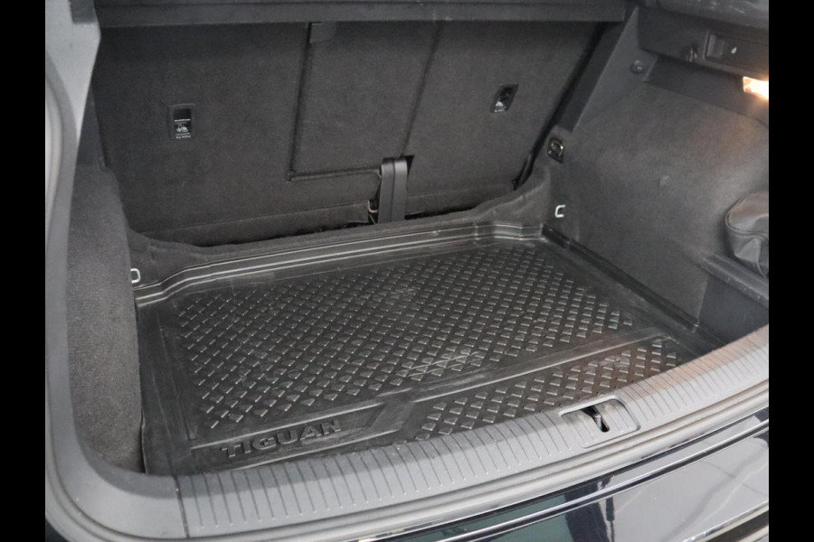 Volkswagen Tiguan 1.4 TSI Comfortline Business | Panoramadak | Adaptive cruise | Park assist | Navigatie | Carplay | Climate control | Stoelverwarming | Stoelmasage |