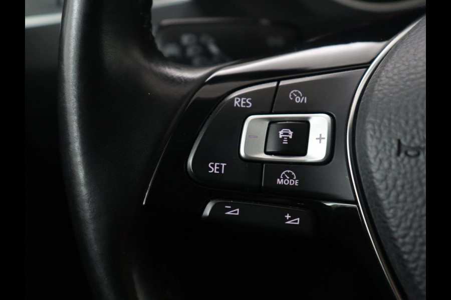Volkswagen Tiguan 1.4 TSI Comfortline Business | Panoramadak | Adaptive cruise | Park assist | Navigatie | Carplay | Climate control | Stoelverwarming | Stoelmasage |