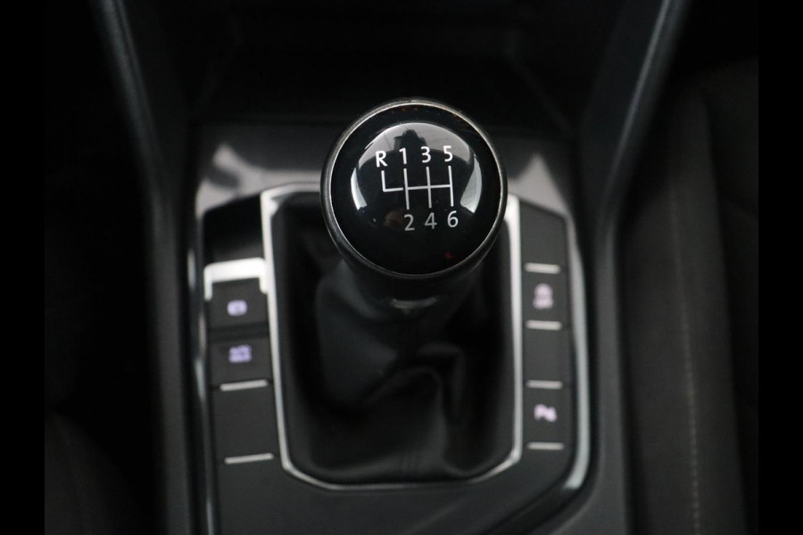 Volkswagen Tiguan 1.4 TSI Comfortline Business | Panoramadak | Adaptive cruise | Park assist | Navigatie | Carplay | Climate control | Stoelverwarming | Stoelmasage |