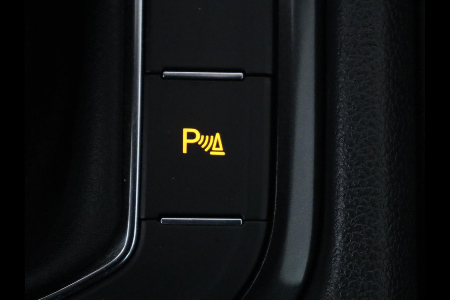 Volkswagen Tiguan 1.4 TSI Comfortline Business | Panoramadak | Adaptive cruise | Park assist | Navigatie | Carplay | Climate control | Stoelverwarming | Stoelmasage |