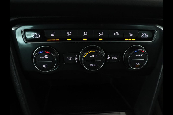 Volkswagen Tiguan 1.4 TSI Comfortline Business | Panoramadak | Adaptive cruise | Park assist | Navigatie | Carplay | Climate control | Stoelverwarming | Stoelmasage |