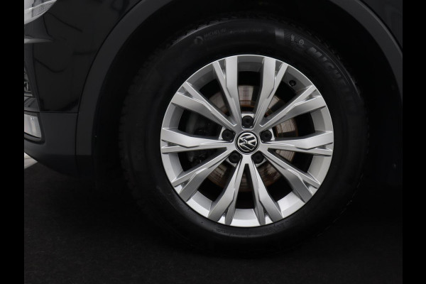 Volkswagen Tiguan 1.4 TSI Comfortline Business | Panoramadak | Adaptive cruise | Park assist | Navigatie | Carplay | Climate control | Stoelverwarming | Stoelmasage |