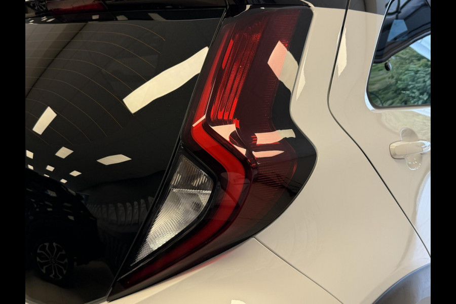 Toyota Aygo X 1.0 AUTOMAAT BI-TONE GARANTIE TOT 08-2032! AUTOMAAT. CAMERA . SLECHTS 38.000 KM . APPLE CARPLAY & ANDRIOD AUTO