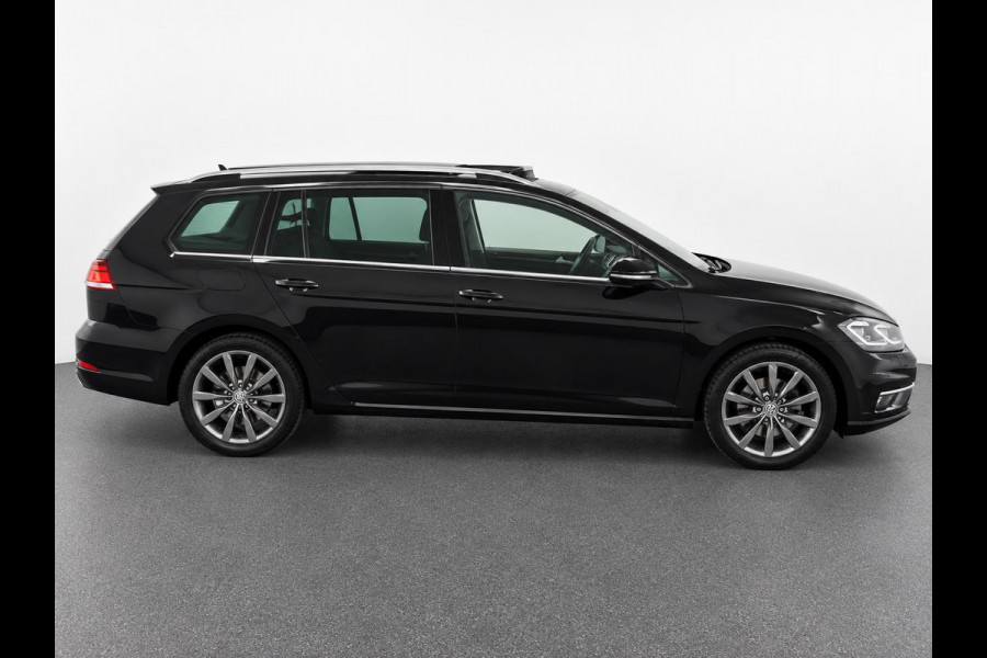 Volkswagen Golf Variant 1.5 TSI Highline 150pk Automaat Panoramadak Trekhaak Navigatie Apple Carplay Android Auto Camera Parkeersensoren Adaptive Cruise Control Full Led Stoelverwarming Climate Control Lichtmetalen velgen