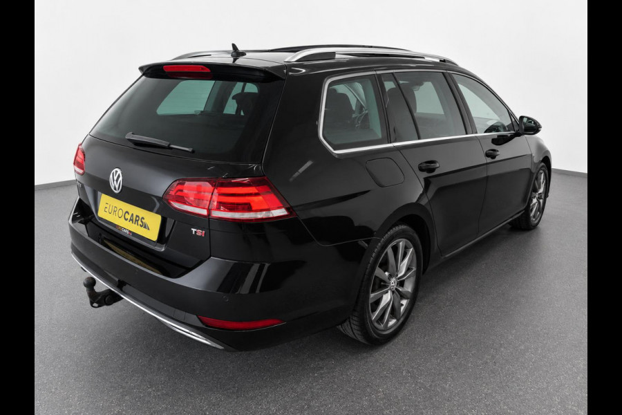 Volkswagen Golf Variant 1.5 TSI Highline 150pk Automaat Panoramadak Trekhaak Navigatie Apple Carplay Android Auto Camera Parkeersensoren Adaptive Cruise Control Full Led Stoelverwarming Climate Control Lichtmetalen velgen