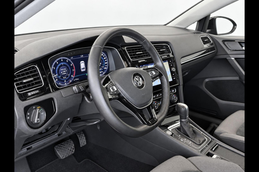 Volkswagen Golf Variant 1.5 TSI Highline 150pk Automaat Panoramadak Trekhaak Navigatie Apple Carplay Android Auto Camera Parkeersensoren Adaptive Cruise Control Full Led Stoelverwarming Climate Control Lichtmetalen velgen