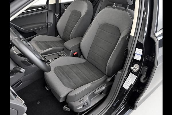Volkswagen Golf Variant 1.5 TSI Highline 150pk Automaat Panoramadak Trekhaak Navigatie Apple Carplay Android Auto Camera Parkeersensoren Adaptive Cruise Control Full Led Stoelverwarming Climate Control Lichtmetalen velgen