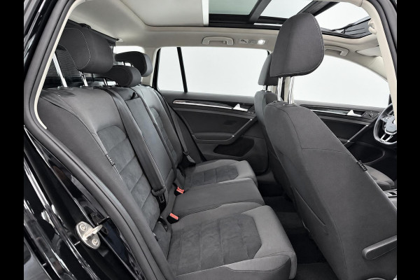 Volkswagen Golf Variant 1.5 TSI Highline 150pk Automaat Panoramadak Trekhaak Navigatie Apple Carplay Android Auto Camera Parkeersensoren Adaptive Cruise Control Full Led Stoelverwarming Climate Control Lichtmetalen velgen
