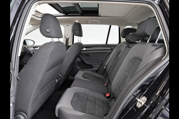 Volkswagen Golf Variant 1.5 TSI Highline 150pk Automaat Panoramadak Trekhaak Navigatie Apple Carplay Android Auto Camera Parkeersensoren Adaptive Cruise Control Full Led Stoelverwarming Climate Control Lichtmetalen velgen
