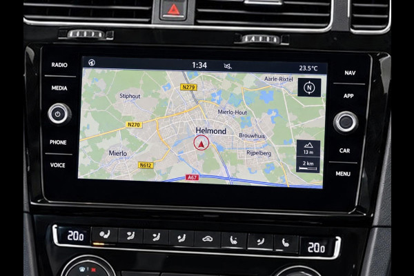 Volkswagen Golf Variant 1.5 TSI Highline 150pk Automaat Panoramadak Trekhaak Navigatie Apple Carplay Android Auto Camera Parkeersensoren Adaptive Cruise Control Full Led Stoelverwarming Climate Control Lichtmetalen velgen