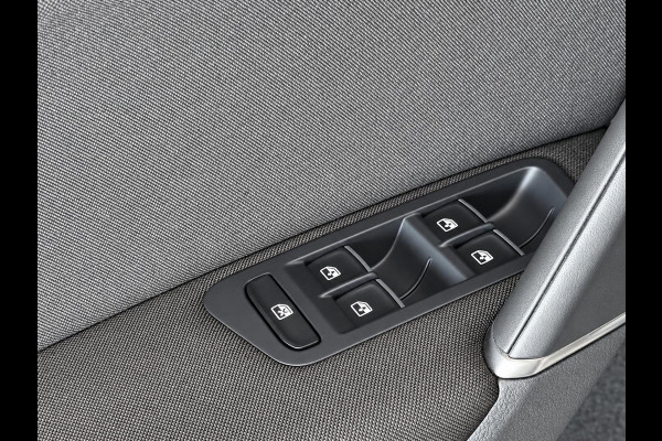 Volkswagen Golf Variant 1.5 TSI Highline 150pk Automaat Panoramadak Trekhaak Navigatie Apple Carplay Android Auto Camera Parkeersensoren Adaptive Cruise Control Full Led Stoelverwarming Climate Control Lichtmetalen velgen