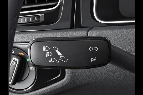 Volkswagen Golf Variant 1.5 TSI Highline 150pk Automaat Panoramadak Trekhaak Navigatie Apple Carplay Android Auto Camera Parkeersensoren Adaptive Cruise Control Full Led Stoelverwarming Climate Control Lichtmetalen velgen