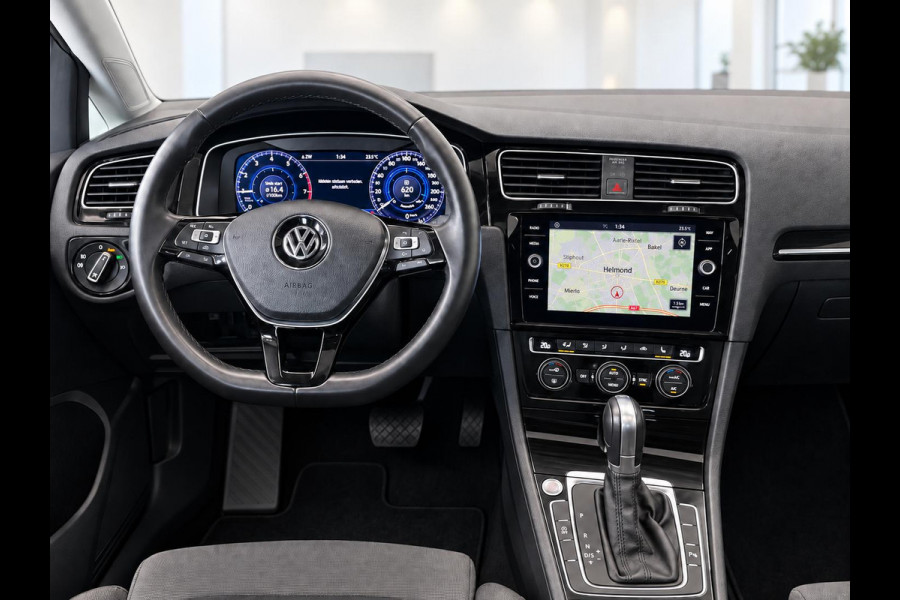 Volkswagen Golf Variant 1.5 TSI Highline 150pk Automaat Panoramadak Trekhaak Navigatie Apple Carplay Android Auto Camera Parkeersensoren Adaptive Cruise Control Full Led Stoelverwarming Climate Control Lichtmetalen velgen