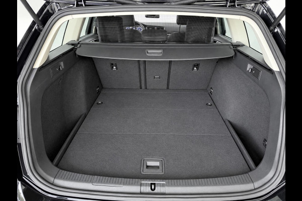 Volkswagen Golf Variant 1.5 TSI Highline 150pk Automaat Panoramadak Trekhaak Navigatie Apple Carplay Android Auto Camera Parkeersensoren Adaptive Cruise Control Full Led Stoelverwarming Climate Control Lichtmetalen velgen
