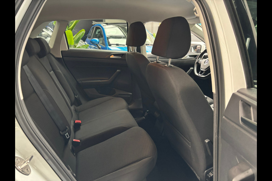Volkswagen Polo 1.0 TSI Highline Business R / Carplay
