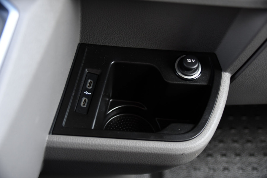 Volkswagen Transporter 2.0 TDI L2H1 30 Bulli Virtual, Cruise, Camera, Carplay, LED, Automaat, 150pk, Multimedia, Sensoren, Airco, Uniek!