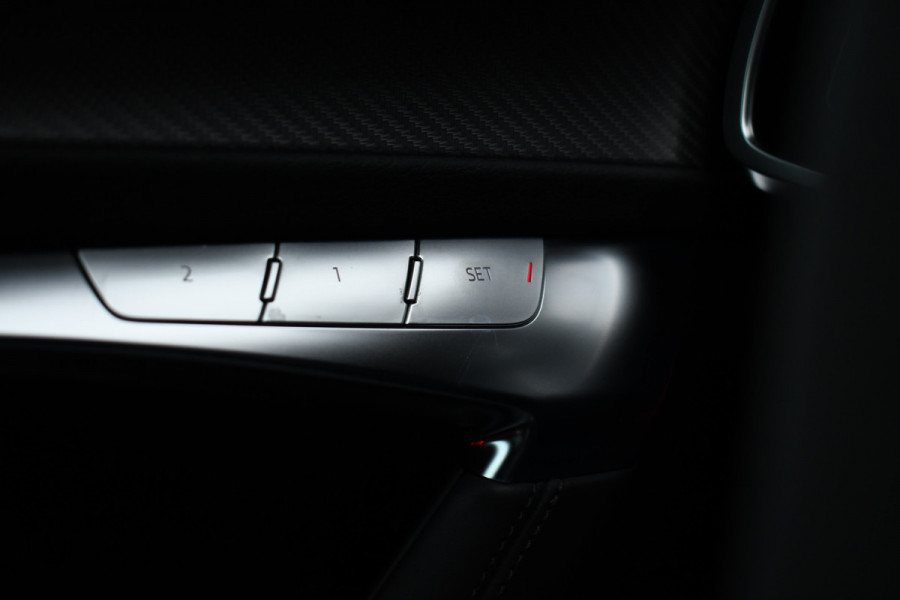 Audi RS6 Avant 4.0 TFSI quattro Nardo Ceramic Pano Trekh Sportuitl HUD ACC Dynamic+ 4WS