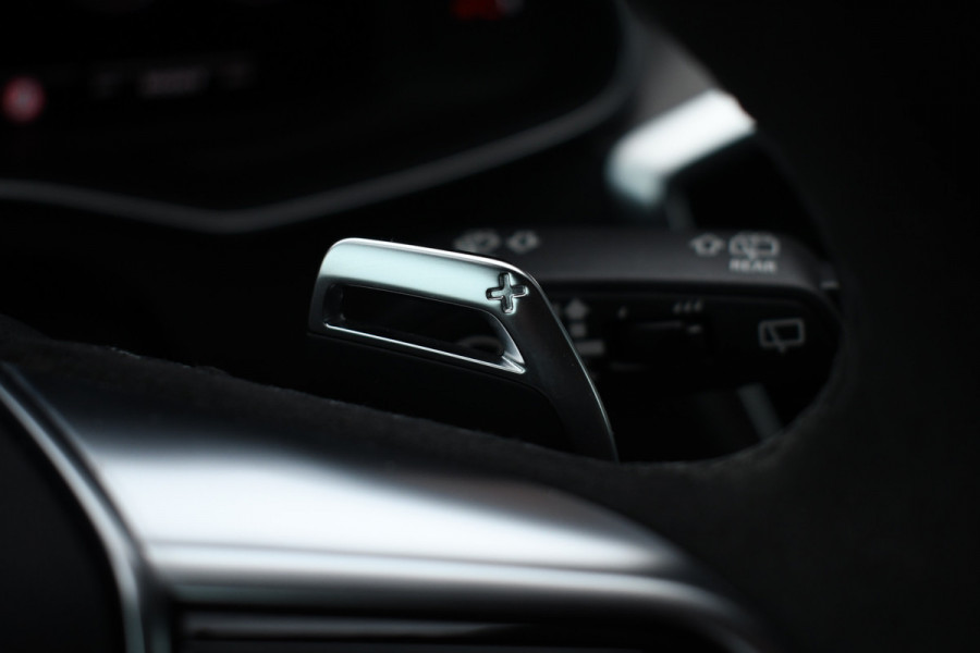 Audi RS6 Avant 4.0 TFSI quattro Nardo Ceramic Pano Trekh Sportuitl HUD ACC Dynamic+ 4WS