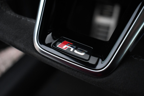 Audi RS6 Avant 4.0 TFSI quattro Nardo Ceramic Pano Trekh Sportuitl HUD ACC Dynamic+ 4WS
