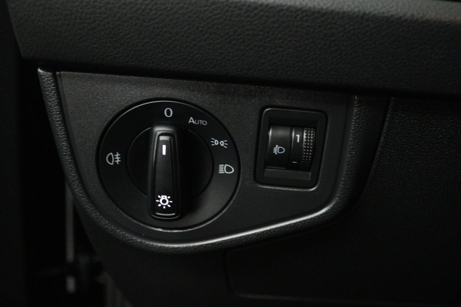 Volkswagen Polo 1.0 TSI Life Business (CAMERA, STOELVERWARMING, CRUISE ADAPTIEF, PARKEERSENSOREN)