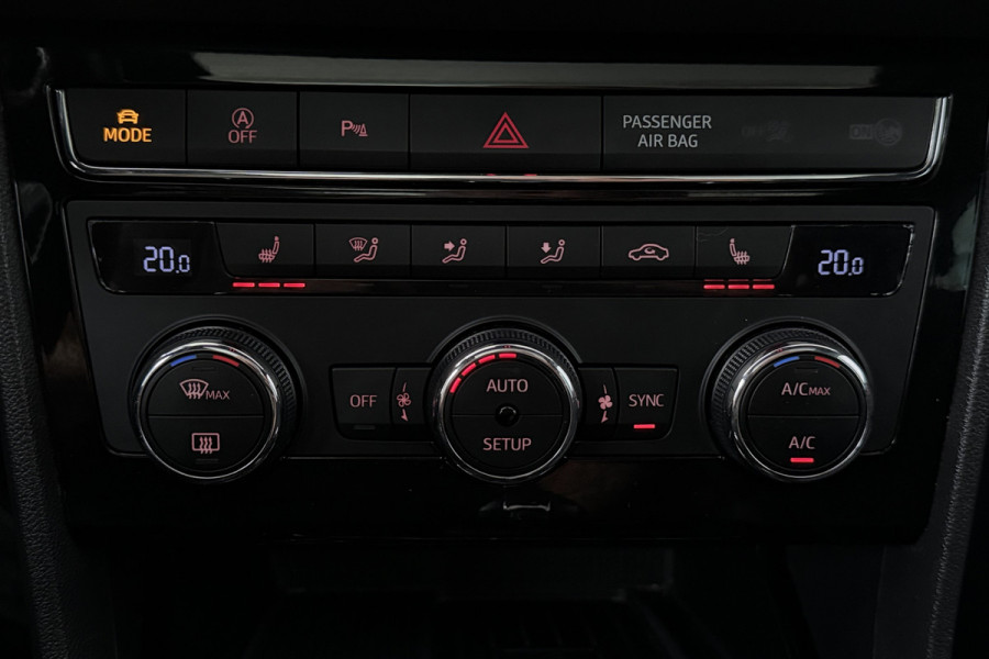 Seat Leon ST 1.5 TSI FR Ultimate Edition Black (PANORAMADAK, STOELVERWARMING, TREKHAAK AF, BEATS AUDIO, DIGITALE COCKPIT)
