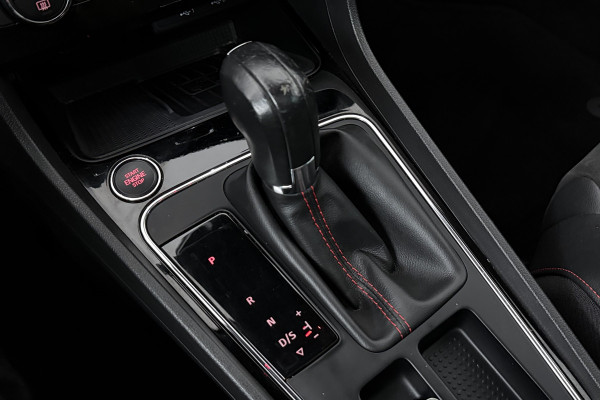 Seat Leon ST 1.5 TSI FR Ultimate Edition Black (PANORAMADAK, STOELVERWARMING, TREKHAAK AF, BEATS AUDIO, DIGITALE COCKPIT)