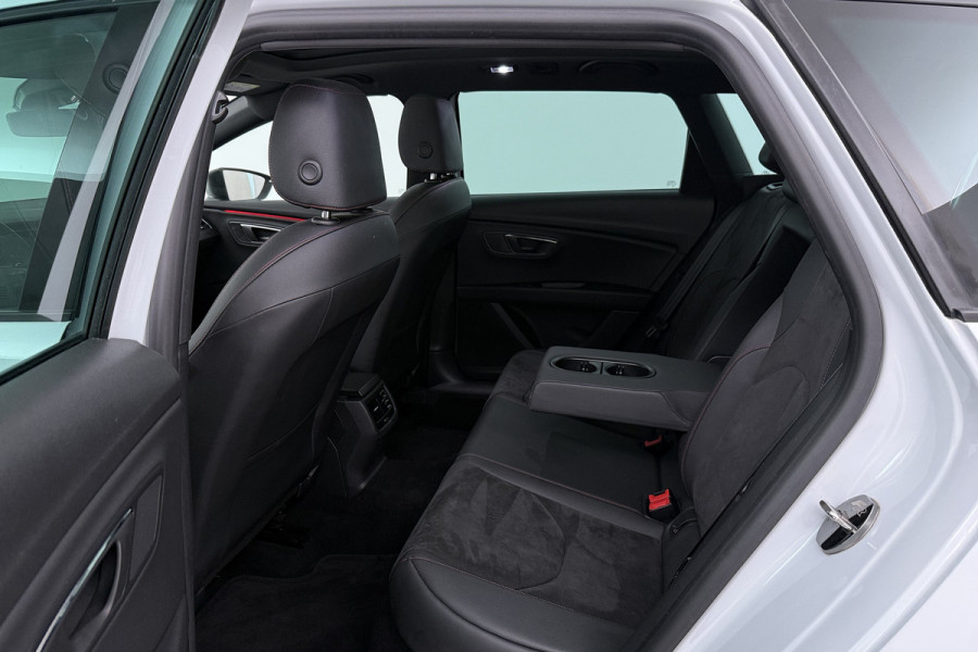 Seat Leon ST 1.5 TSI FR Ultimate Edition Black (PANORAMADAK, STOELVERWARMING, TREKHAAK AF, BEATS AUDIO, DIGITALE COCKPIT)