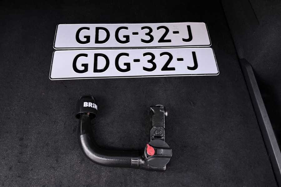 Seat Leon ST 1.5 TSI FR Ultimate Edition Black (PANORAMADAK, STOELVERWARMING, TREKHAAK AF, BEATS AUDIO, DIGITALE COCKPIT)