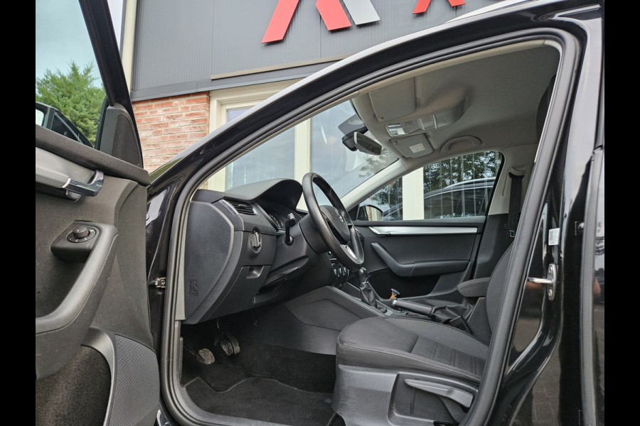 Škoda Octavia Combi 1.0 TSI Trekhaak! Carplay! Airco/Clima! Navigatie! Cruise Control! Nette Auto! Dealer Onderhouden!