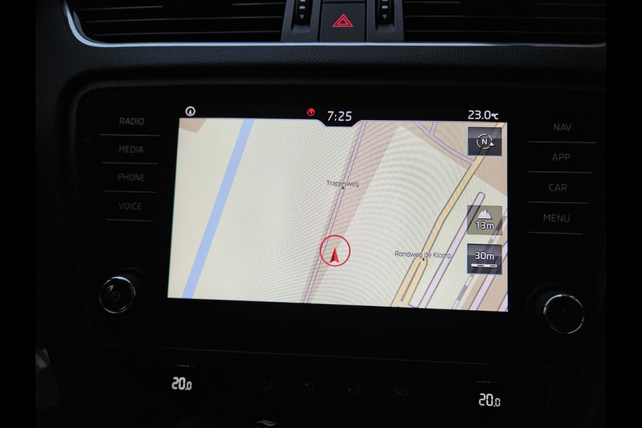 Škoda Octavia Combi 1.0 TSI Trekhaak! Carplay! Airco/Clima! Navigatie! Cruise Control! Nette Auto! Dealer Onderhouden!